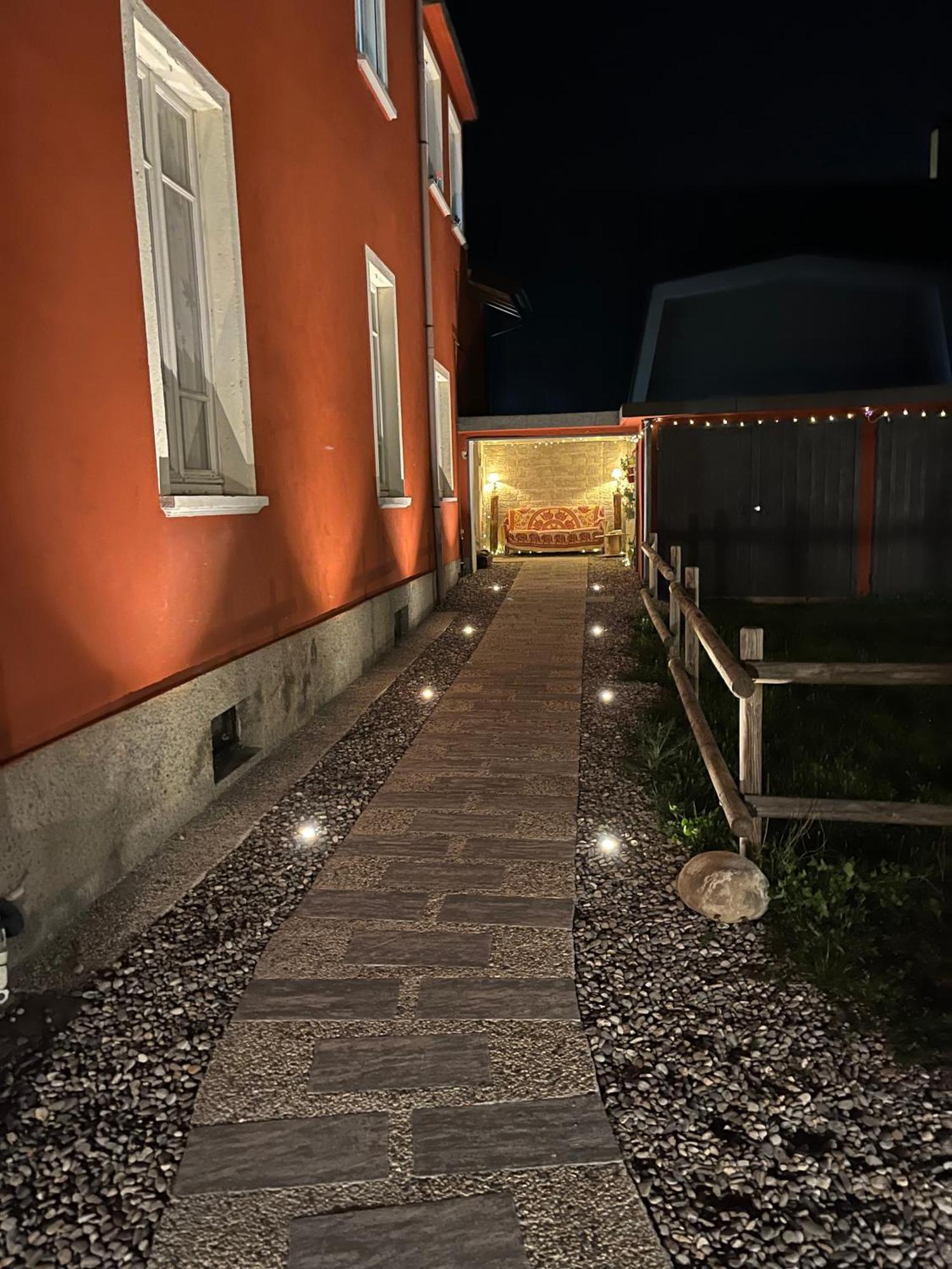 B&B Red House Garlate Dış mekan fotoğraf